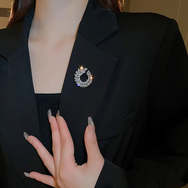 Zircon Luxury Leaf Brooch for Women Niche Temperament High-end  Simple Brooches Commuting Personalized Design Accessories